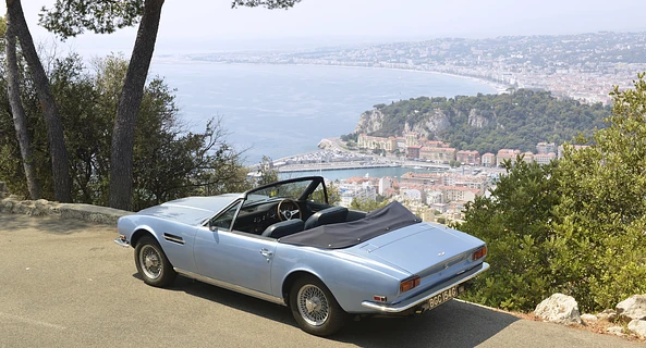 location-ASTON MARTIN-Nice-roadstr