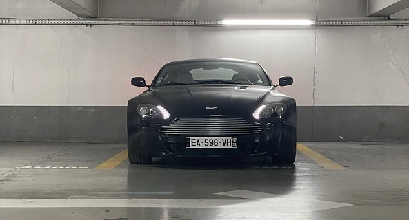 location-ASTON MARTIN-Lisle-roadstr