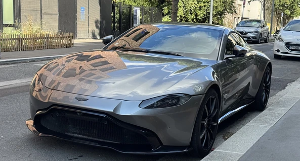 location-ASTON MARTIN-Lyon-roadstr