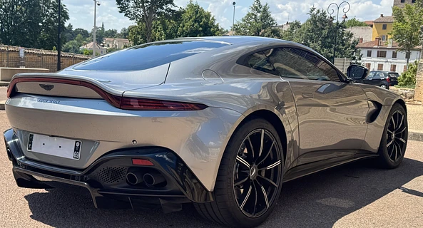 location-ASTON MARTIN-Lyon-roadstr