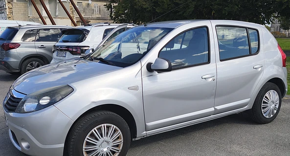 location-DACIA-Saintes-roadstr