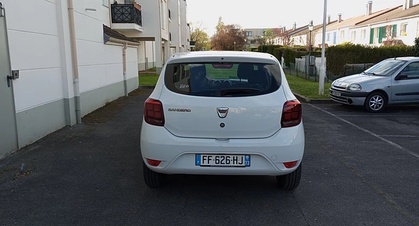 location-DACIA-Osny-roadstr