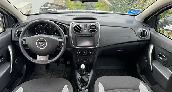 location-DACIA-Calenzana-roadstr