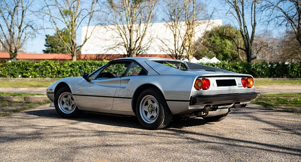 location-FERRARI-Courbevoie-roadstr