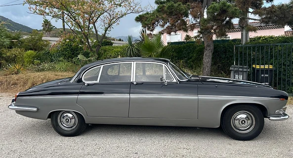 location-JAGUAR-Saint-Malo-roadstr