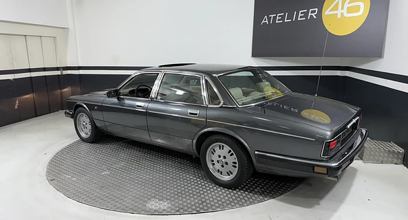 location-JAGUAR-Paris-roadstr