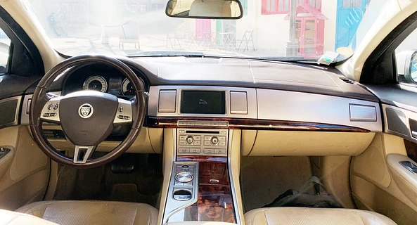 location-JAGUAR-Paris-roadstr
