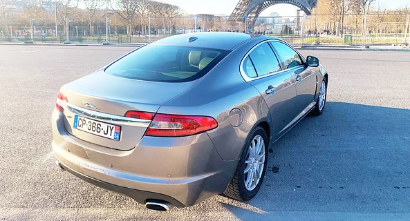 location-JAGUAR-Paris-roadstr