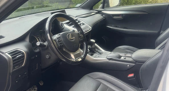 location-LEXUS-Saint-Restitut-roadstr