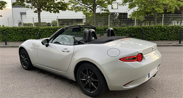 location-MAZDA-Paris-roadstr