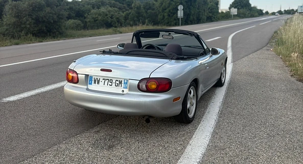 location-MAZDA-Saint-Remèze-roadstr