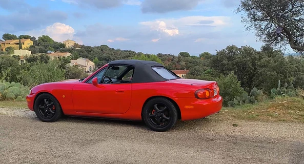 location-MAZDA-Bezouce-roadstr