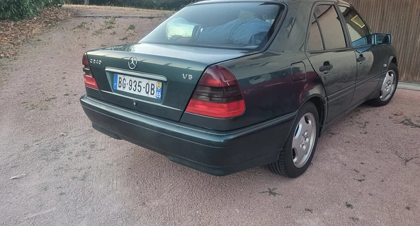 location-MERCEDES-BENZ-Ibos-roadstr