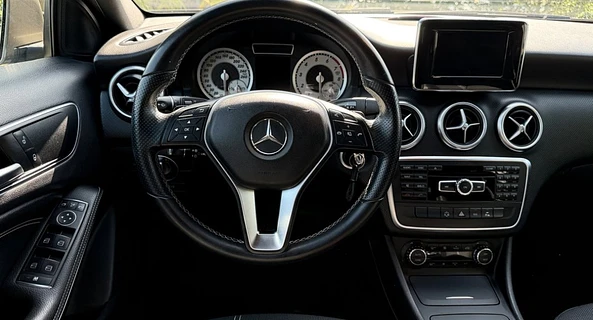 location-MERCEDES-BENZ-Ansouis-roadstr