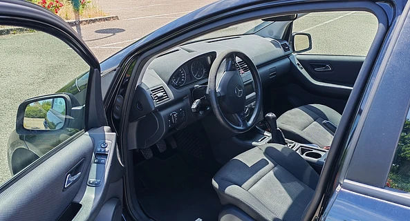 location-MERCEDES-BENZ-Lyon-roadstr