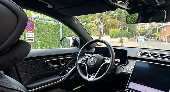 location-MERCEDES-BENZ-Fréjus-roadstr