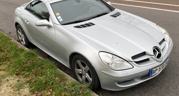 location-MERCEDES-BENZ-Issy-les-Moulineaux-roadstr