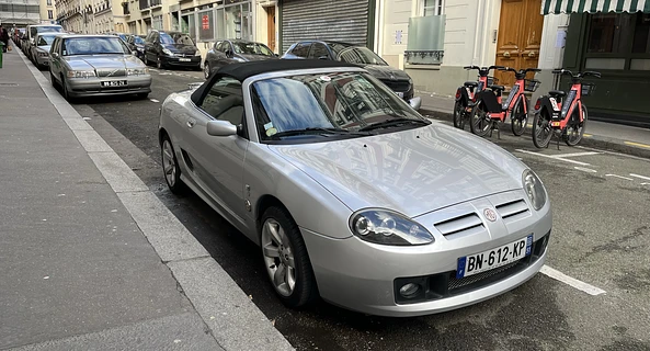 location-MG-Paris-roadstr