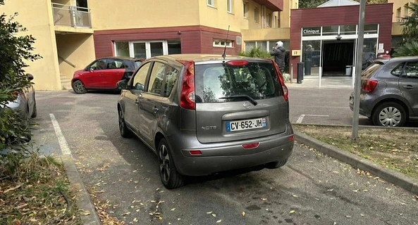 location-NISSAN-Marseille-roadstr