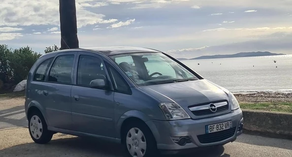location-OPEL-Hyères-roadstr