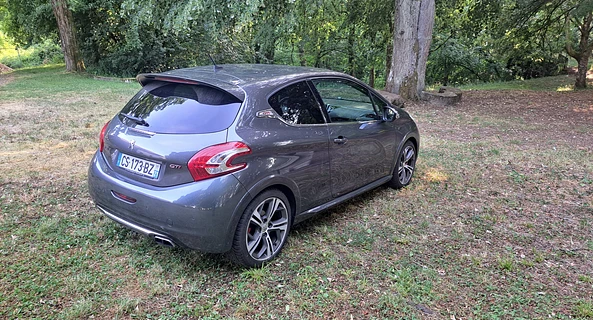 location-PEUGEOT-Roppe-roadstr