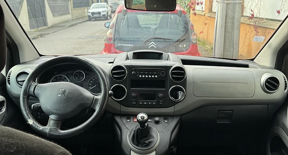 location-PEUGEOT-Vaulx-en-Velin-roadstr