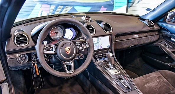 location-PORSCHE-Bormes-les-Mimosas-roadstr
