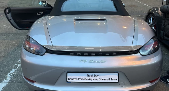 location-PORSCHE-Tours-roadstr