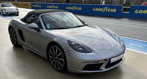 location-PORSCHE-Tours-roadstr