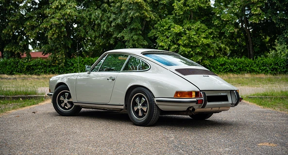 location-PORSCHE-Courbevoie-roadstr