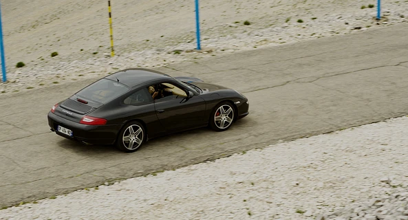 location-PORSCHE-Grimaud-roadstr