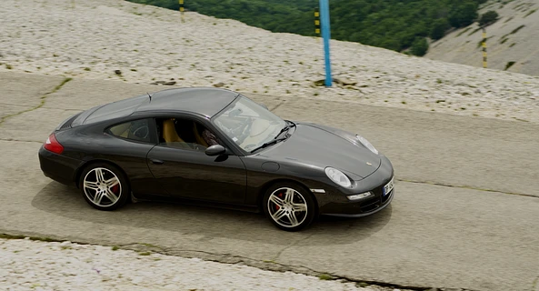 location-PORSCHE-Grimaud-roadstr