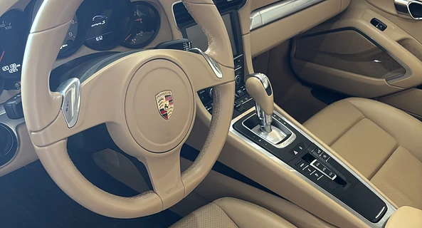 location-PORSCHE-Taupont-roadstr