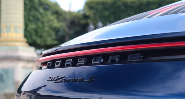location-PORSCHE-Paris-roadstr