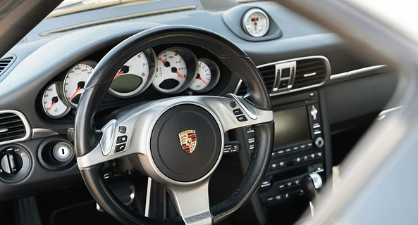 location-PORSCHE-Narbonne-roadstr