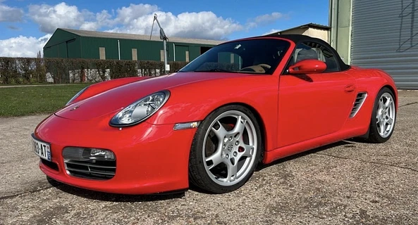 location-PORSCHE-Pusignan-roadstr