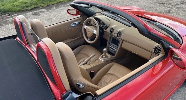 location-PORSCHE-Pusignan-roadstr