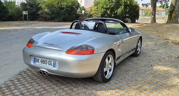 location-PORSCHE-Faye-l'Abbesse-roadstr