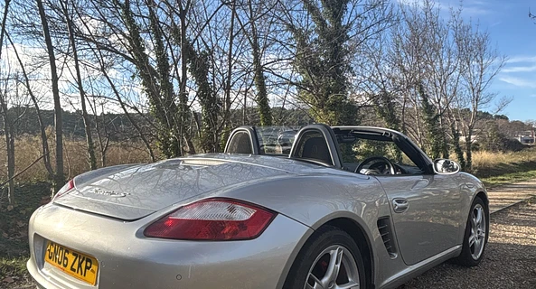 location-PORSCHE-Hyères-roadstr