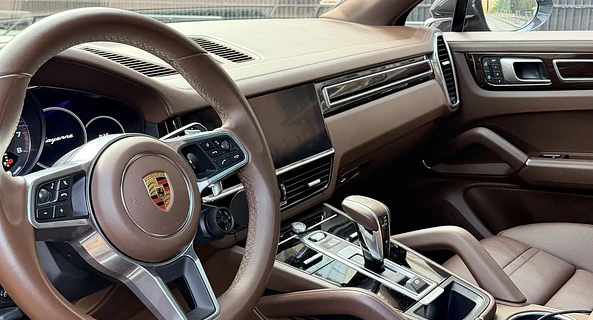 location-PORSCHE-Paris-roadstr
