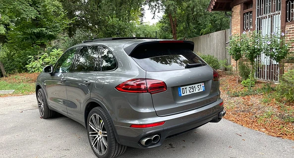 location-PORSCHE-Neuilly-sur-Seine-roadstr