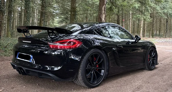 location-PORSCHE-Chessy-roadstr