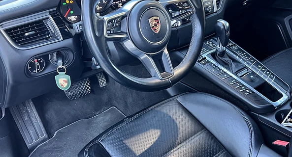 location-PORSCHE-Sainte-Maxime-roadstr