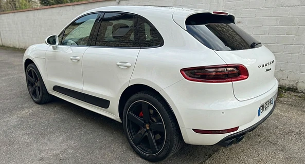 location-PORSCHE-Dammarie-les-Lys-roadstr