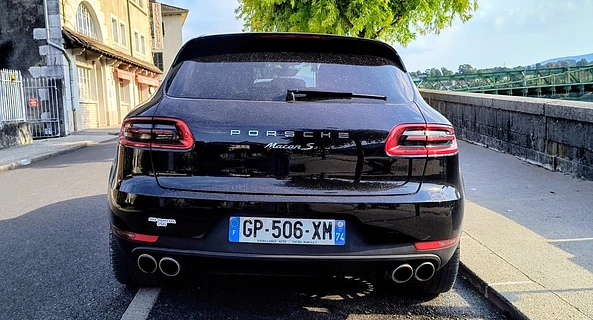 location-PORSCHE-Seyssel-roadstr