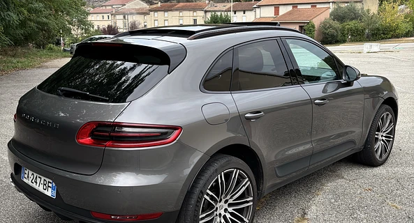 location-PORSCHE-Châteauneuf-sur-Isère-roadstr