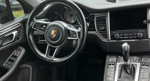 location-PORSCHE-Zonza-roadstr