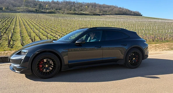 location-PORSCHE-Chevigny-Saint-Sauveur-roadstr