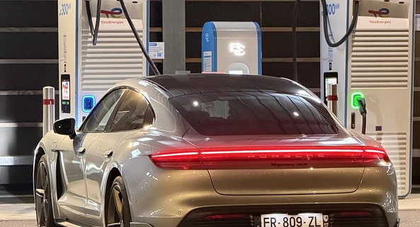 location-PORSCHE-Sainte-Soulle-roadstr