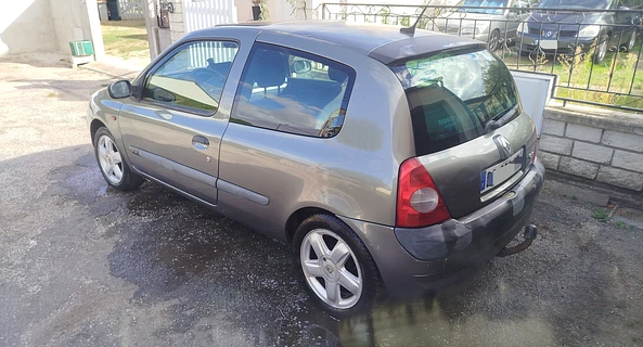 location-RENAULT-Saint-André-de-l'Eure-roadstr